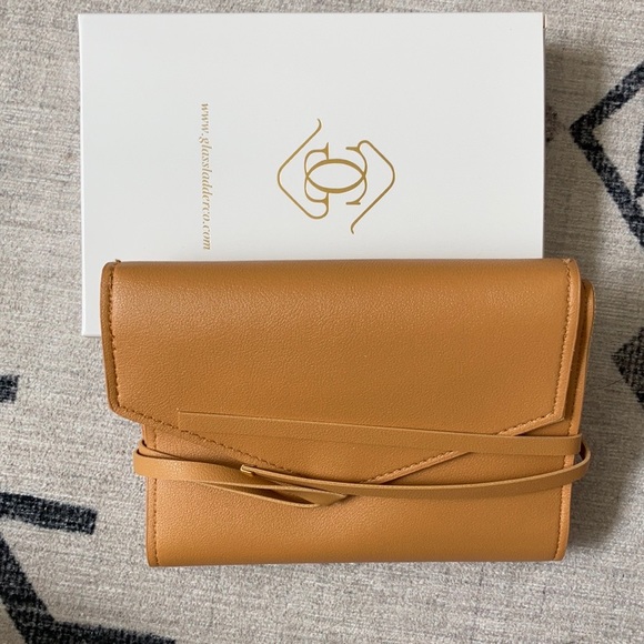 Glass Ladder & Co Tech Organizer - Picture 1 of 2